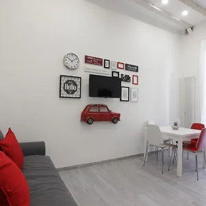  Apartamento Amazing In Center With Balcony Italia