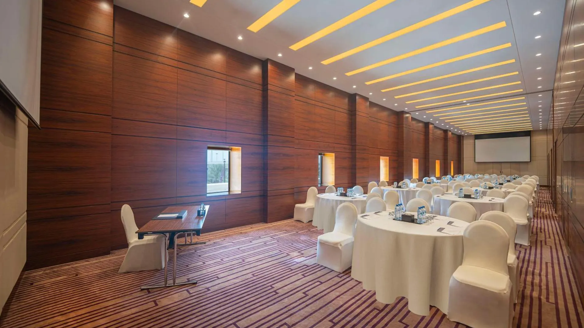Hyatt Regency Dubai - Corniche Ξενοδοχείο 5*,