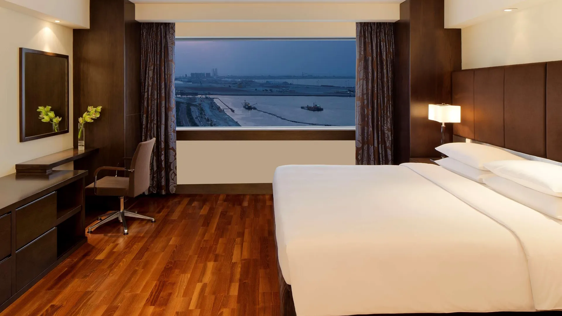 Hyatt Regency Dubai - Corniche Otel