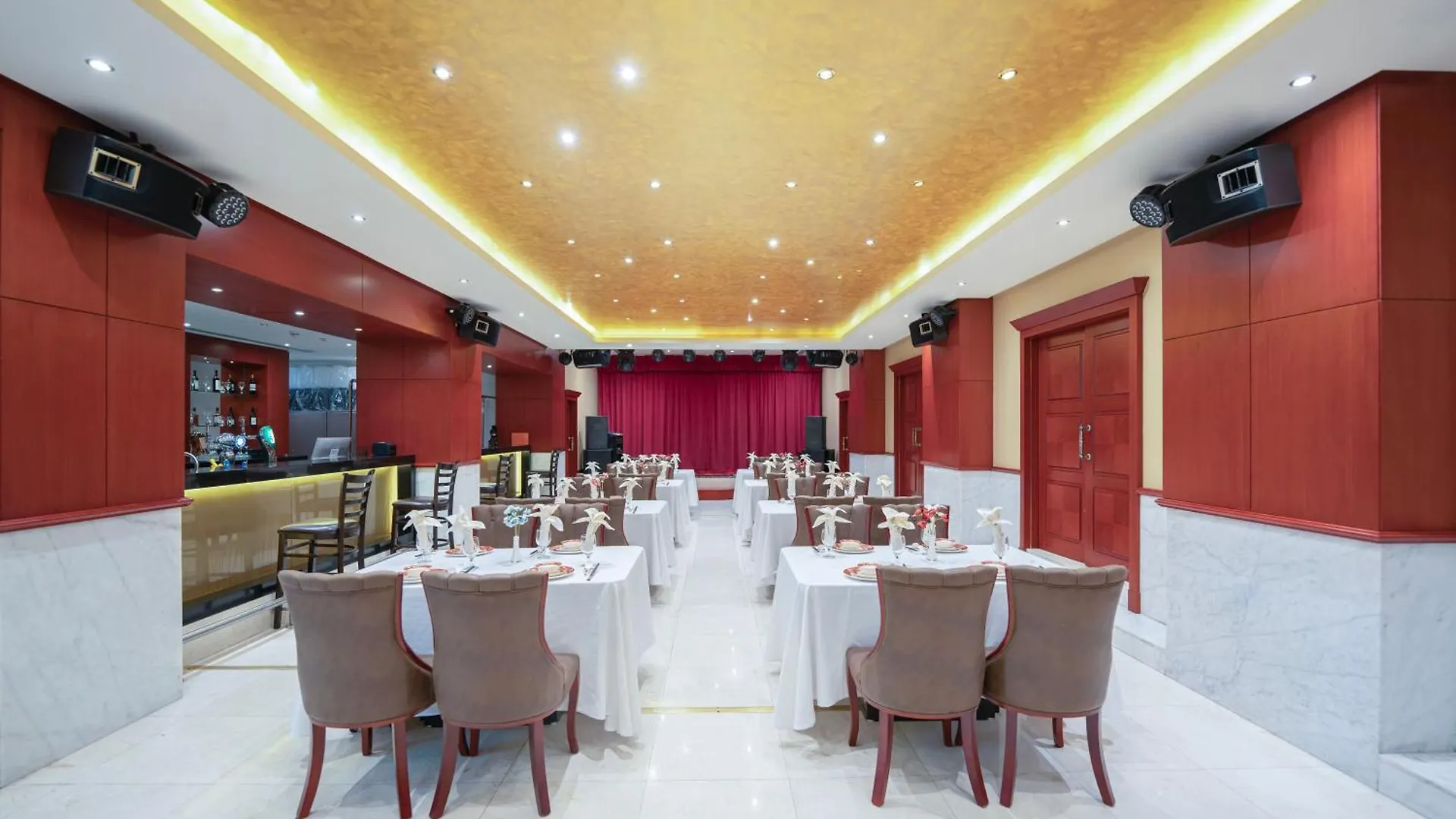 Hyatt Regency Dubai - Corniche Otel 5*,