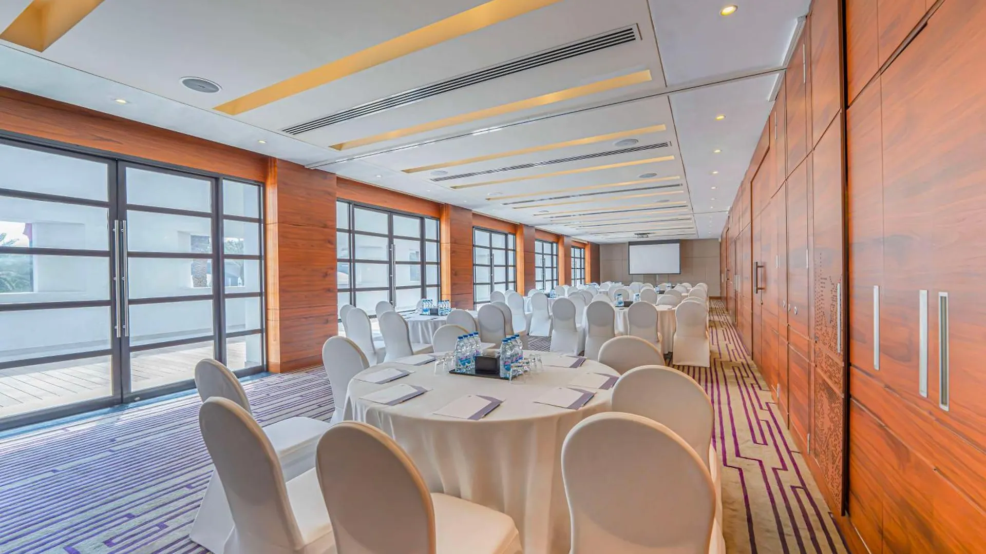 Hyatt Regency Dubai - Corniche Otel