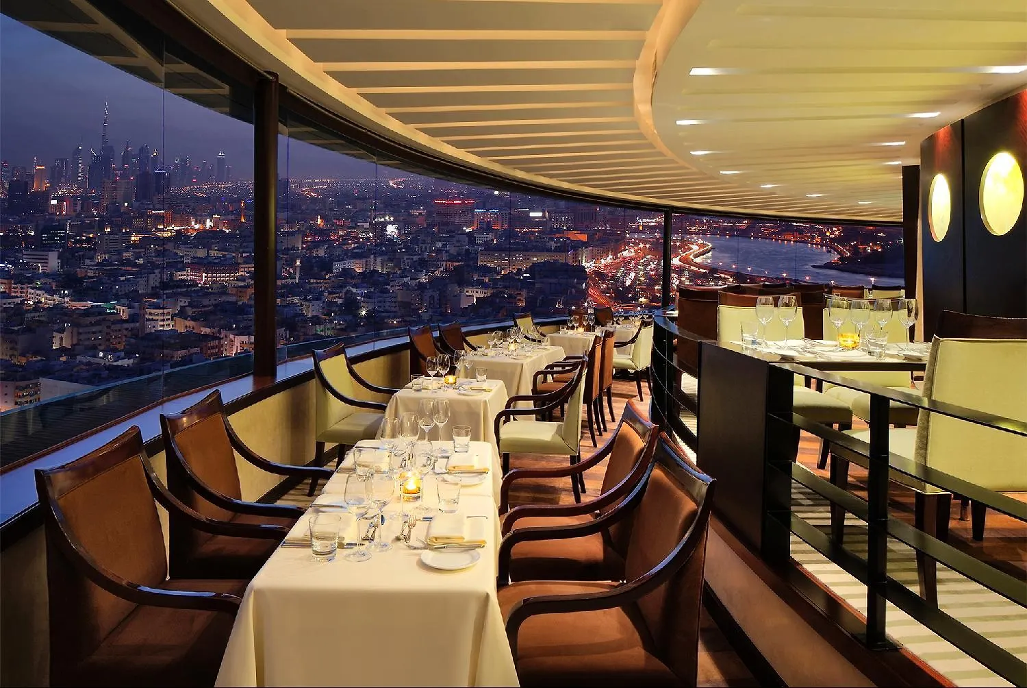 Hyatt Regency Dubai - Corniche Otel 5*,